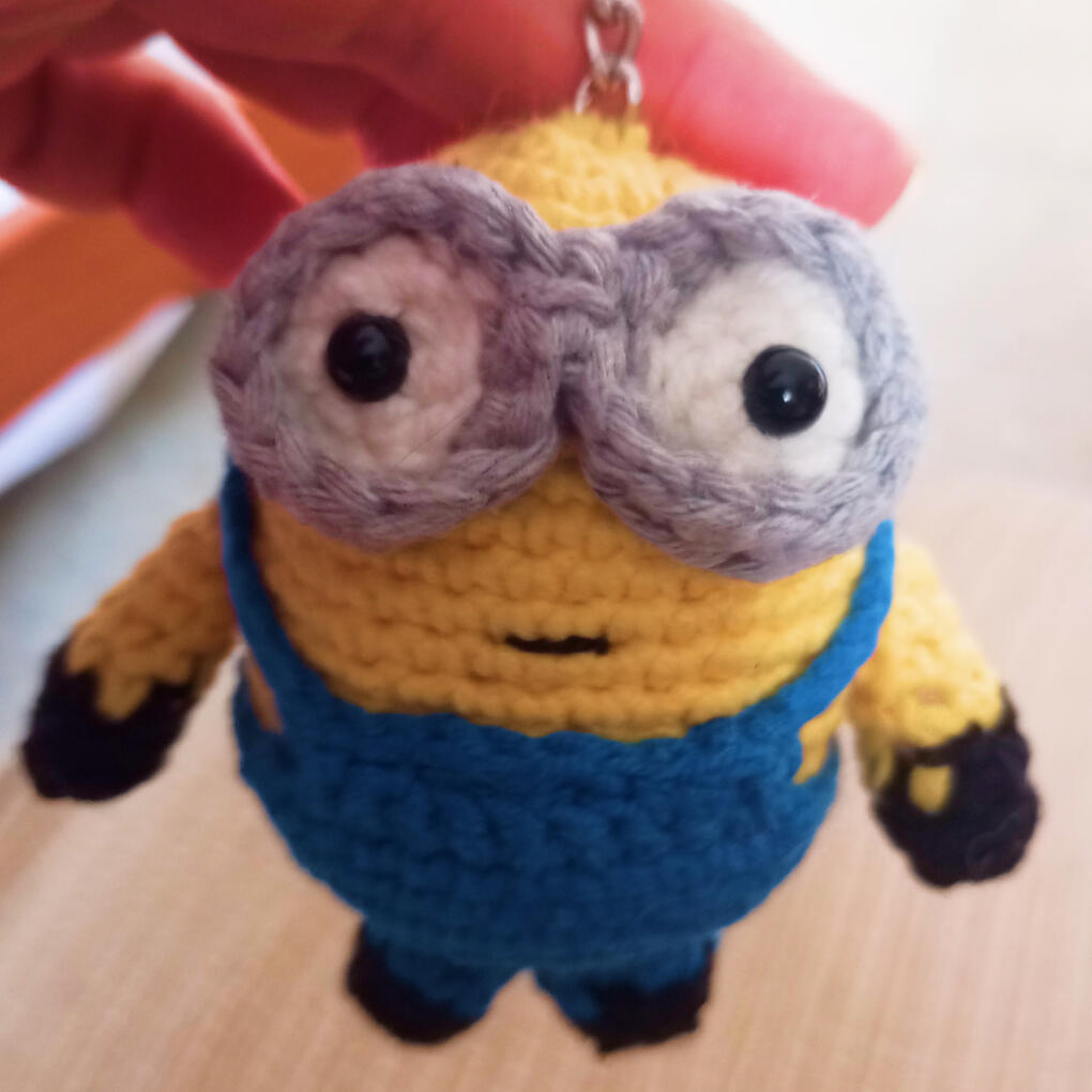 Minion con overol azul crochet Minion con overol azul crochet