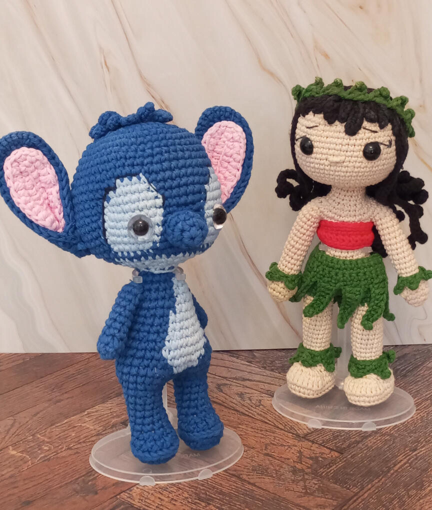 Stitch Lilo junto a una muñeca hawaiana crochet Stitch Lilo junto a una muñeca hawaiana crochet